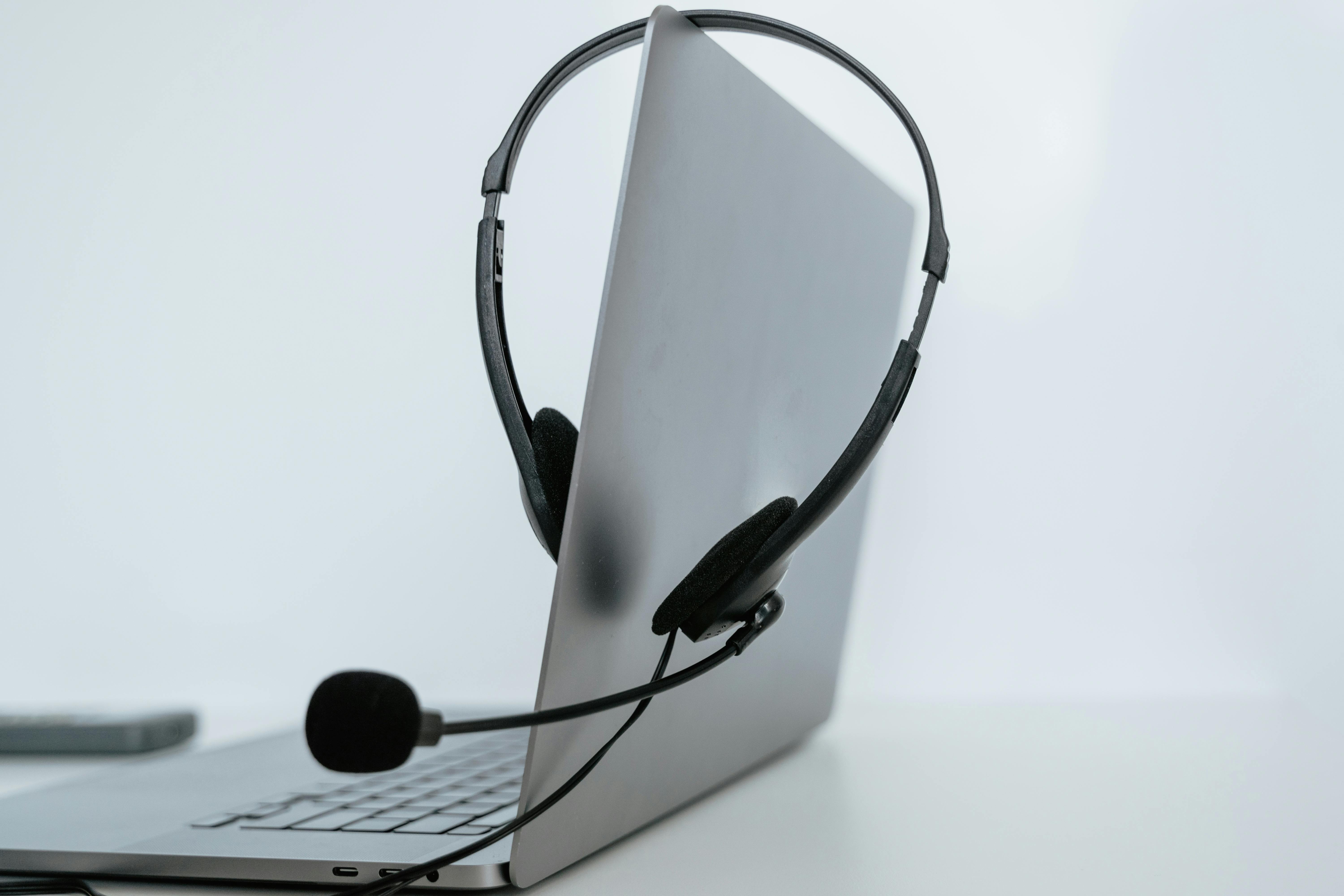 Overview of AI-powered customer service software platforms for e-commerce
